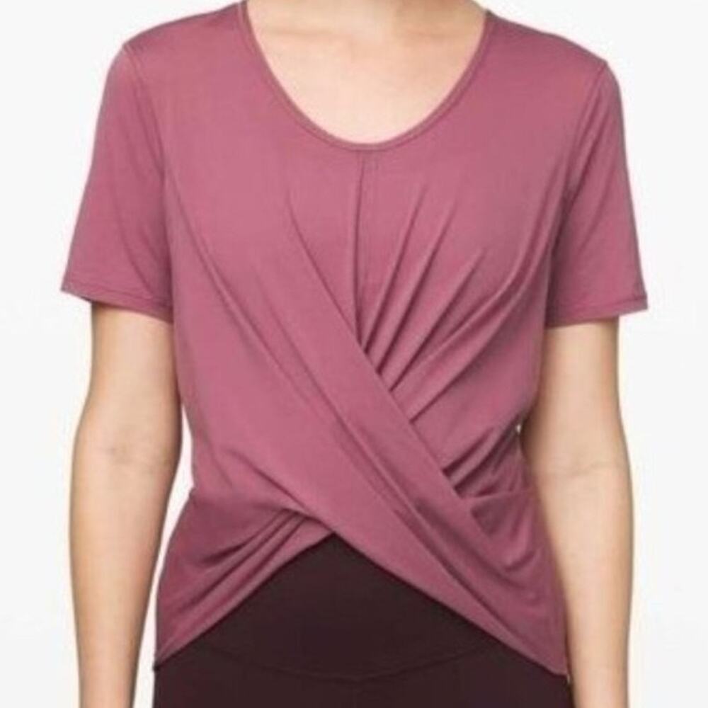 Lululemon Twist Front Top Plum Short Sleeve Stretch Athletic Size 2
